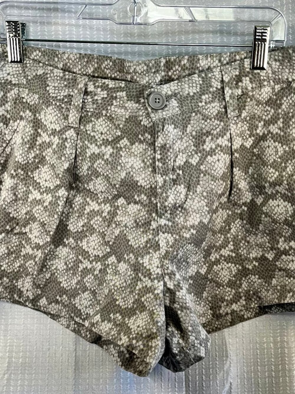Mix & Co Grey Snake-Print Casual Shorts XL